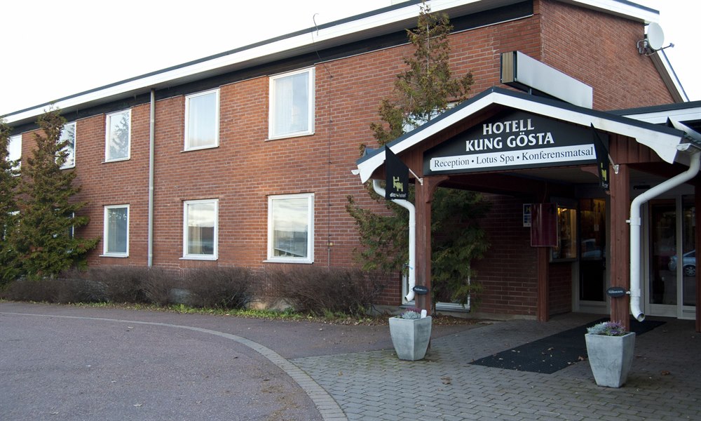 Ingång Hotel Kung Gosta. Foto.