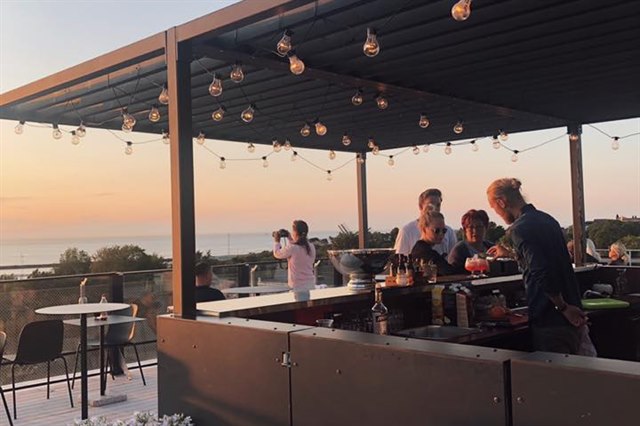 bar