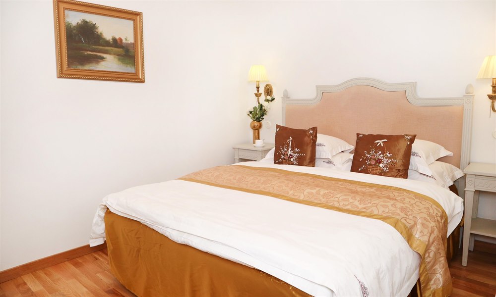 Economy Double Room No Window. Image.