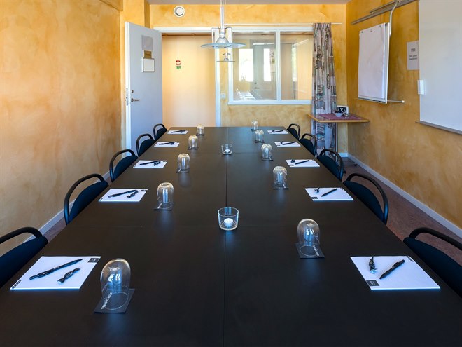 Group room for meetings and conferences. Image.