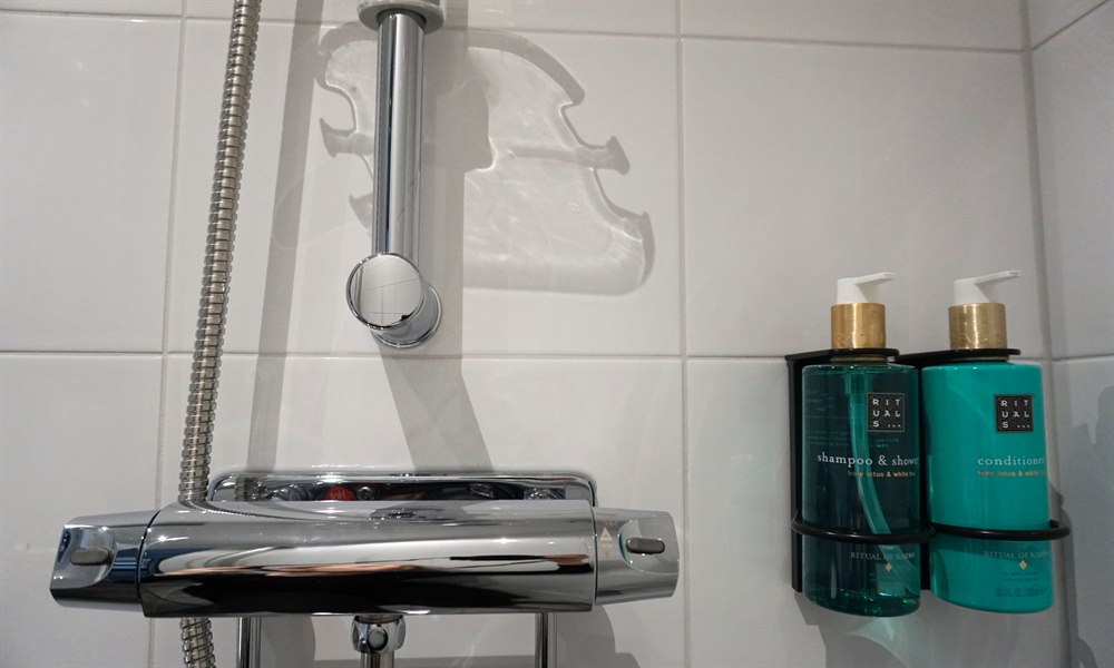 Badeværelse First Hotel Jonkoping. Bilde.