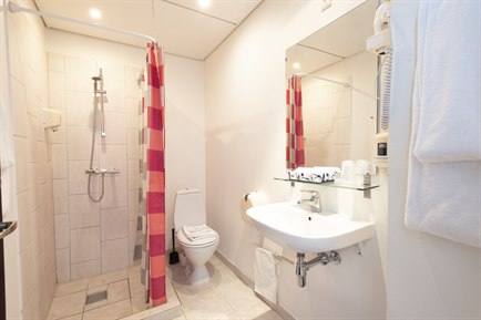 Bathroom Prinsen Aalborg by First Hotels. Photo.