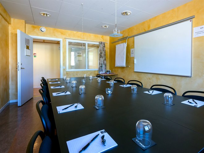 Group room for meetings and conferences. Image.