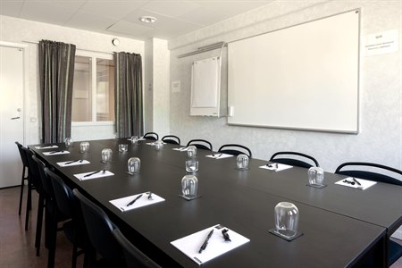 Group room for meetings and conferences. Image.