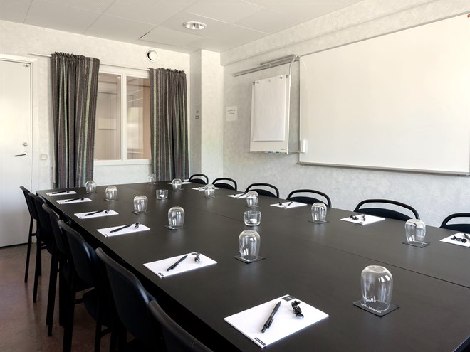Group room for meetings and conferences. Image.