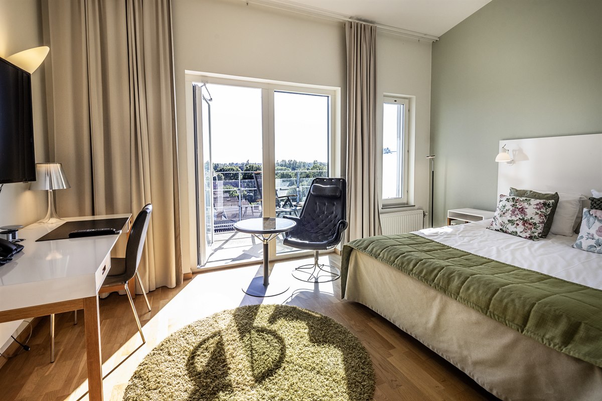 Superior dubbelrum med balkong. Foto.