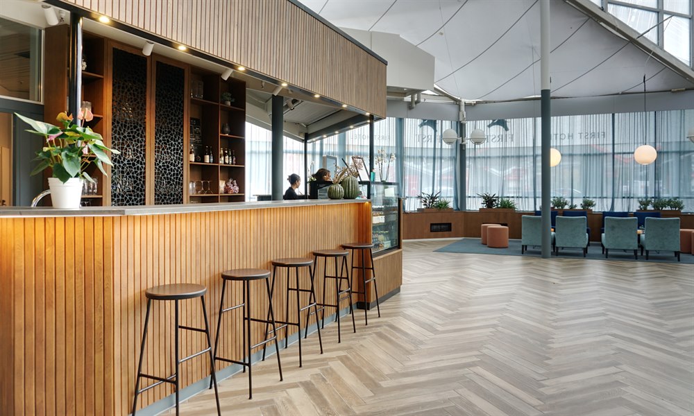 Reception First Hotel Jönpöing. Bilde.