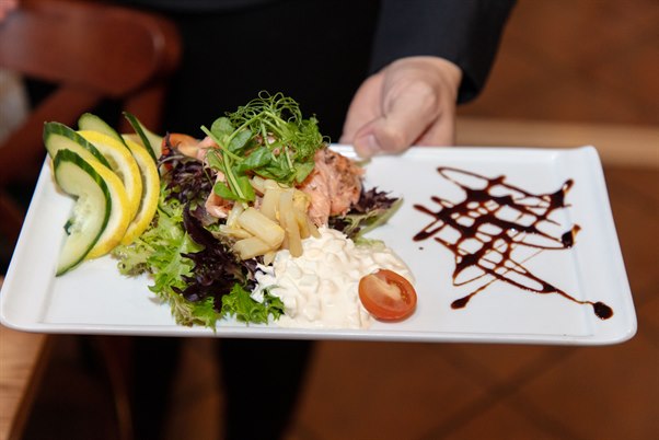 Slamon with salad and pasta. Photo.