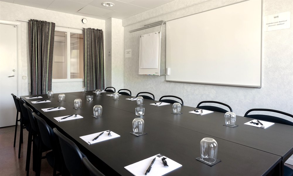 Group room for meetings and conferences. Image.