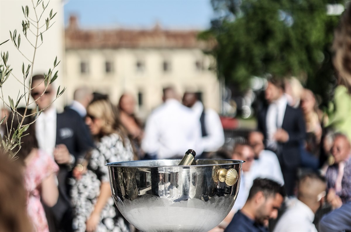 People at an outdoor restaurant.