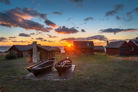 hytter i solnedgang