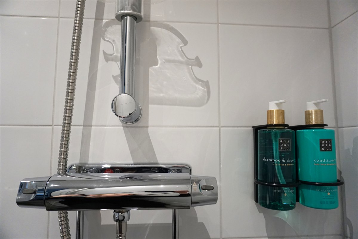 Badeværelse First Hotel Jonkoping. Bilde.