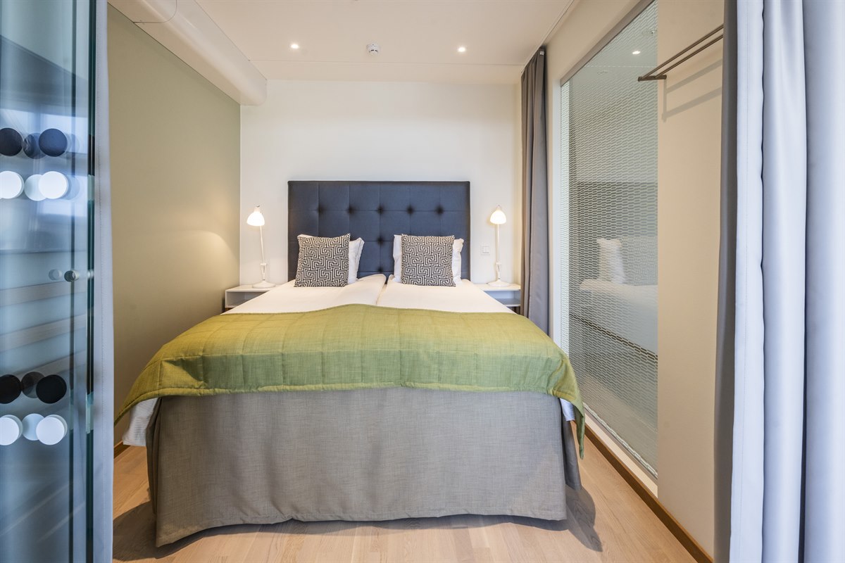 Familjestudio med balkong. Foto.