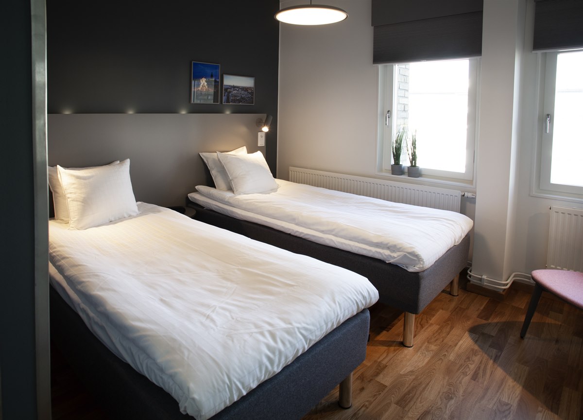 Studio A rom studiohotellet Kista. Bilde.