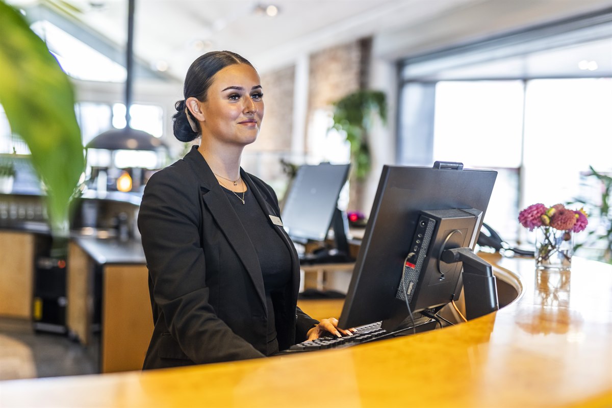 First Hotel Planetstaden reception. Foto.