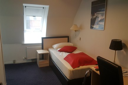 Economy Single Room Prinsen hotel. Photo.