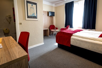 Superior double room with red decorate. Photo.