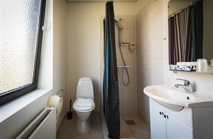 Bathroom type single room Prinsen hotel. Photo.