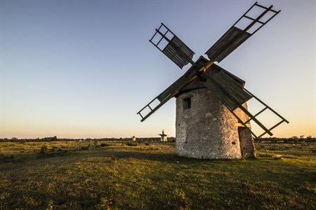 vindmølle i solnedgang