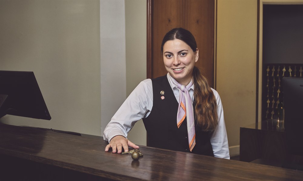 Personale First Hotel Grand Odense. Billede.