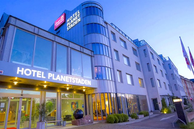Fin hotellutsikt First Hotel Planetstaden. Bilde.