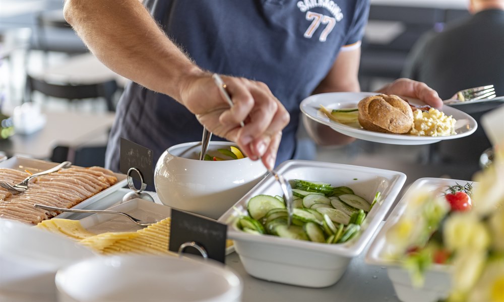 c / breakfast buffet