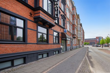 Nice hotel facade Prinsen hotel. Photo.