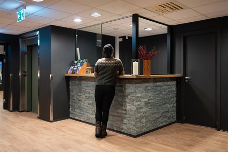 Hotellreception.