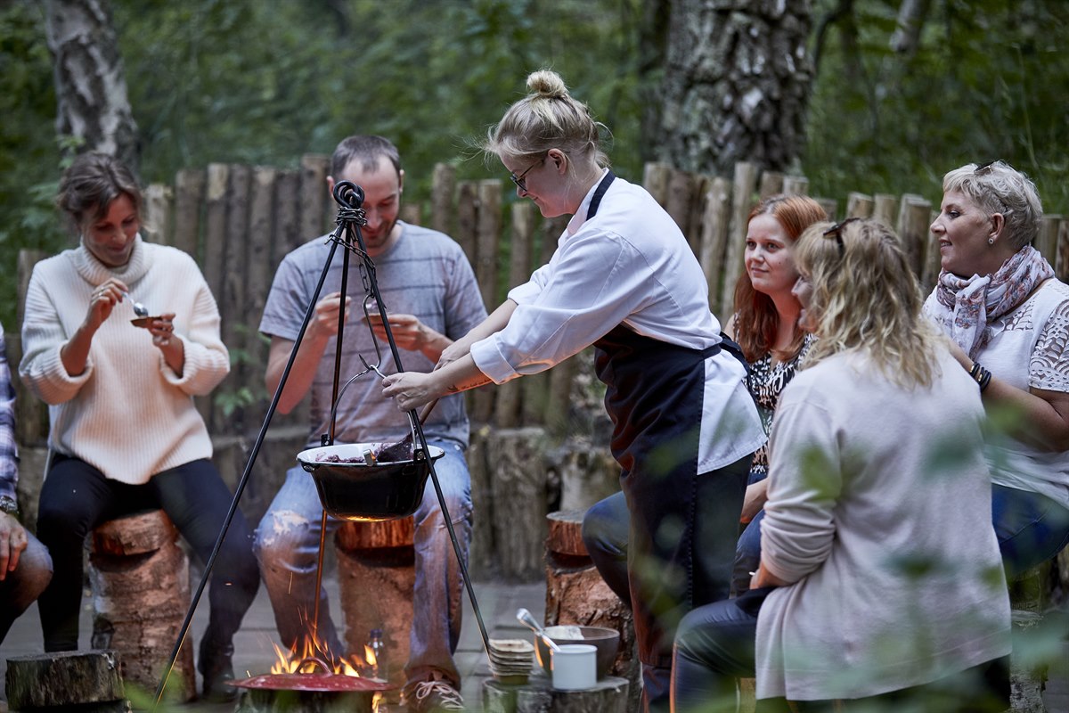 Eldstad utomhusaktivitet. Foto.