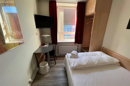 Small Double room. Image.