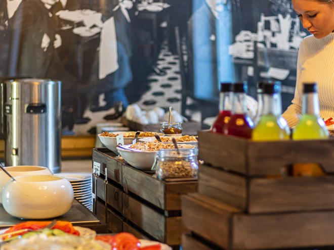 Njut av en utsökt frukostbuffé. Foto.