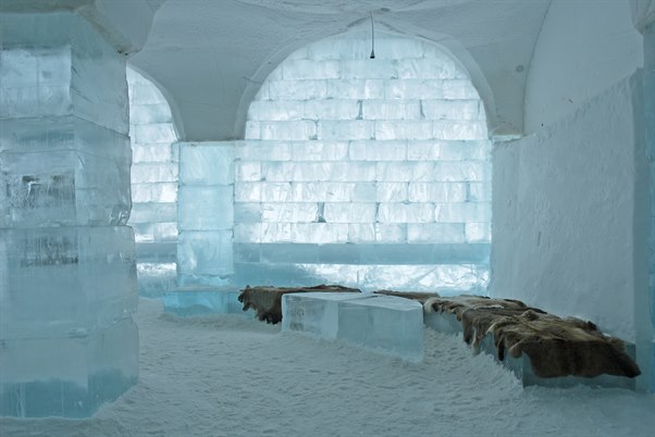 Explore Icehotel in Kiruna. Photo.