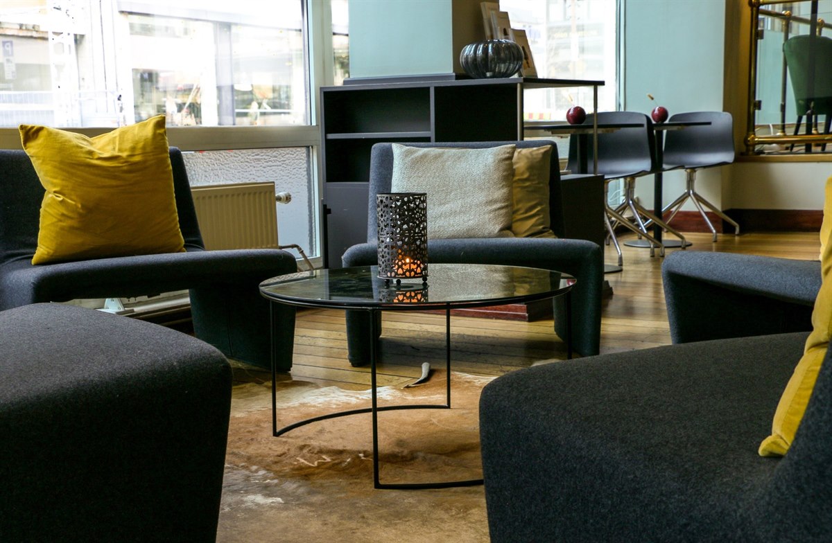 seating area in the hotel reception