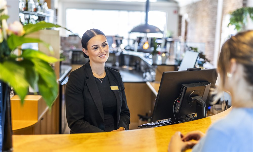 First Hotel Planetstaden reception. Photo.