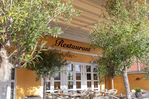 Foldens Hotel restaurant. Photo.