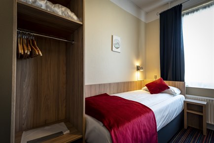 Nice single room at Prinsen hotel. Photo.