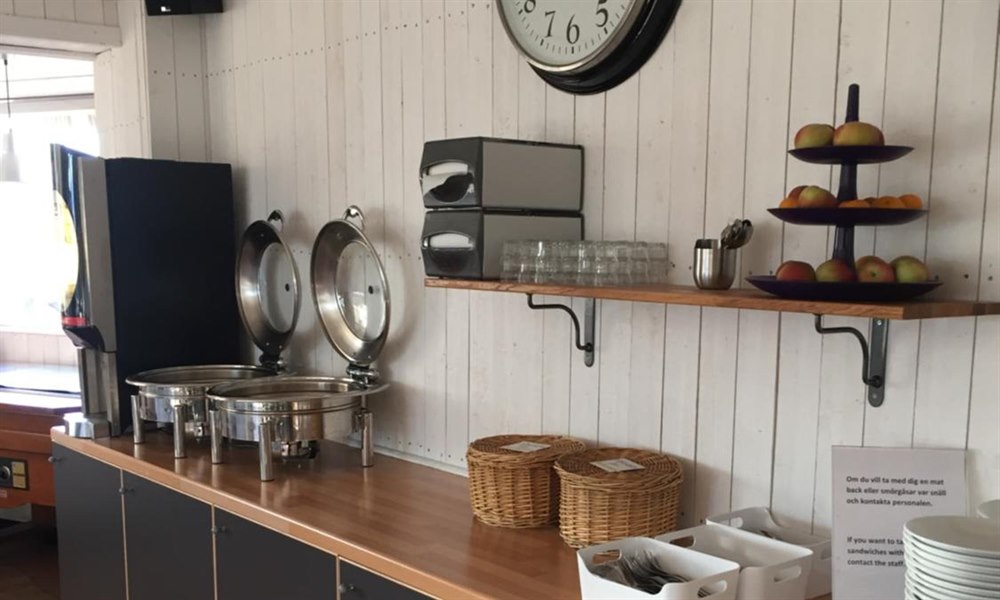 Frokostbuffet på Hotell E10 Kiruna. Bilde.