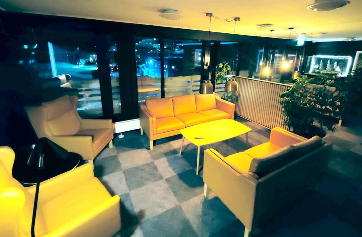 Nice lobby room. Image.