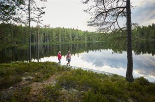 two people by a lake in Dalsland