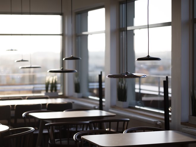 Kantine studiohotellet med fin utsikt. Bilde.