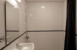 deluxe bathroom
