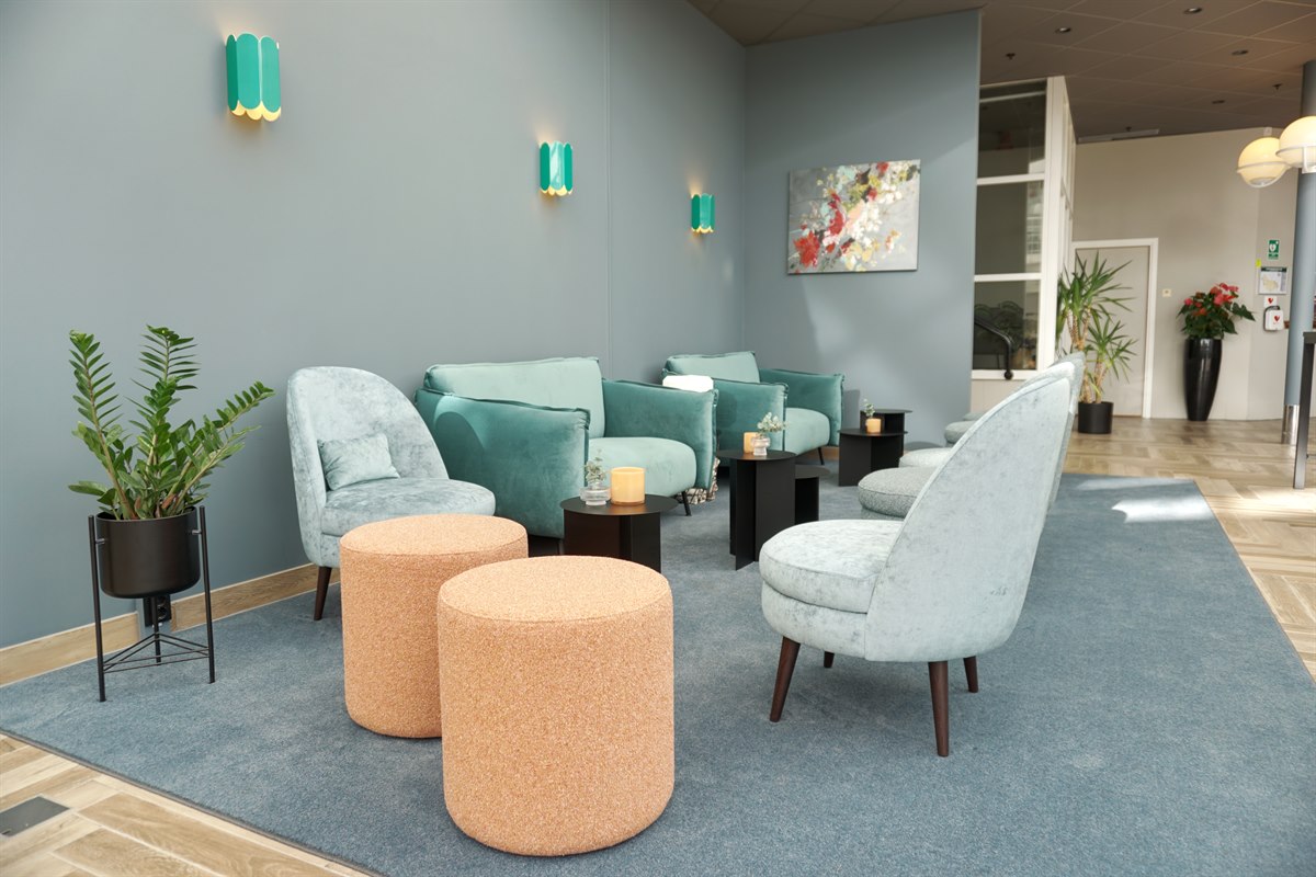 Dejlig lobby First Hotel Jönpöing. Bilde.