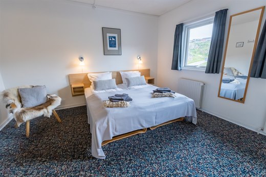 Hotellrom SOMA Sisimut. Bilde.