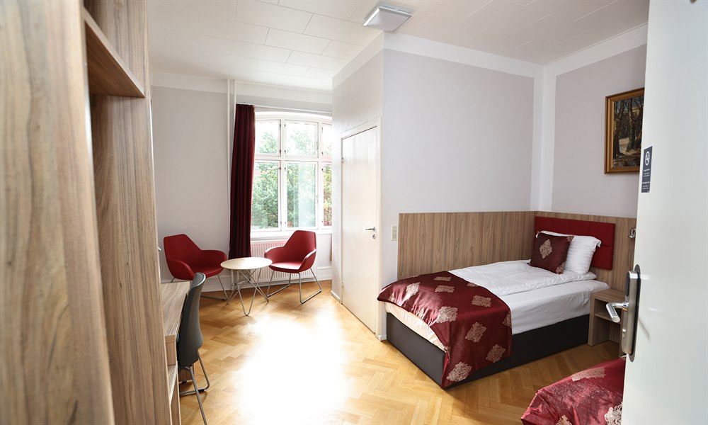 Standard Double room. Image.