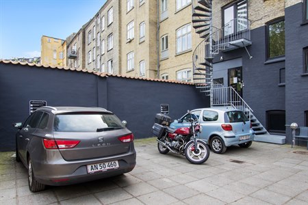 Prinsen hotel parking. Photo.