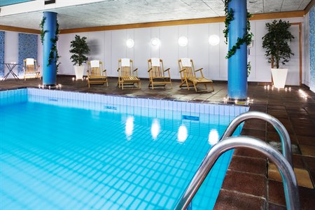 swimmingpool and relax area
