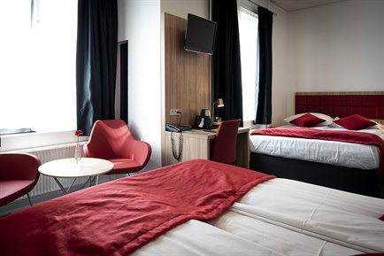 Family room with gate view Prinsen hotel. Photo.