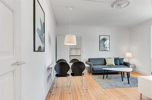 Stue hotellrom leilighet Inder Österbro. Bilde.