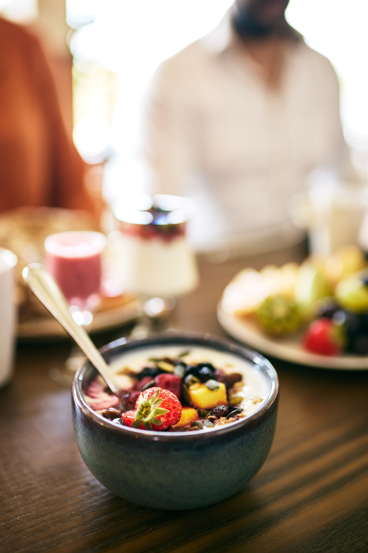 Nyt frokost med vennen din. Bilde.