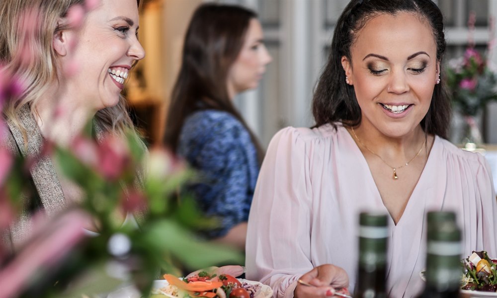 Two women in a restaurant interacting.